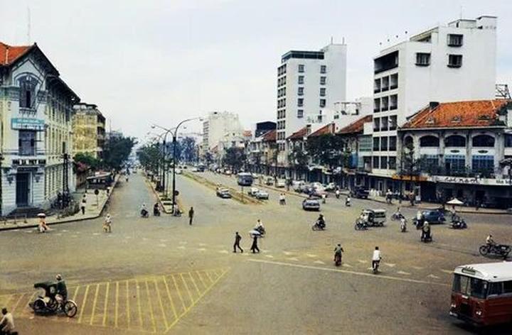 Xu hướng 5 kiểu áo dễ 